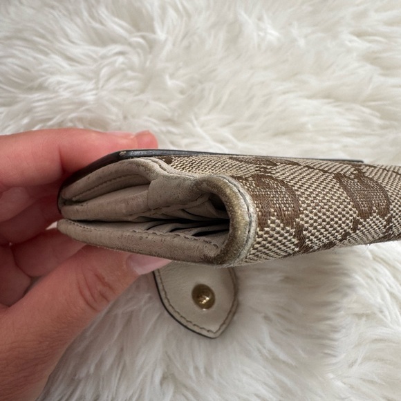 Authentic Gucci Beige and Brown Heart Accent Wallet - Picture 5 of 6